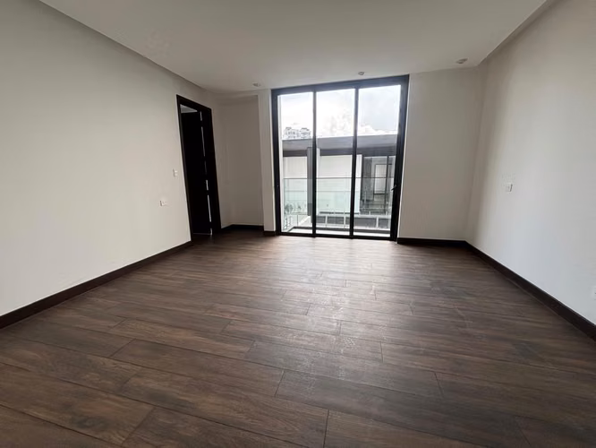 TOWNHOUSE EN ALQUILER EN ZONA 10 CON JARDIN CONDOMINIO MOLIE - Imagen 12