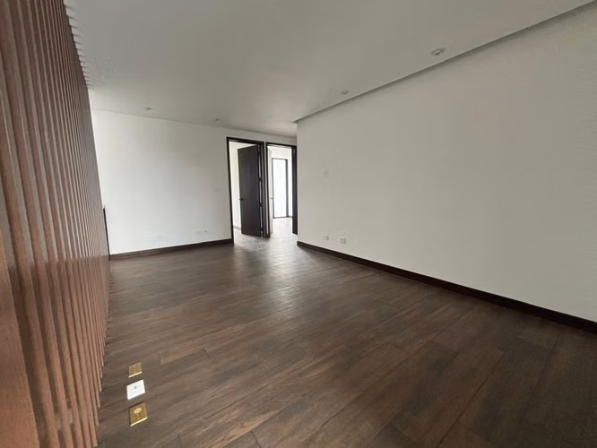 TOWNHOUSE EN ALQUILER EN ZONA 10 CON JARDIN CONDOMINIO MOLIE - Imagen 11
