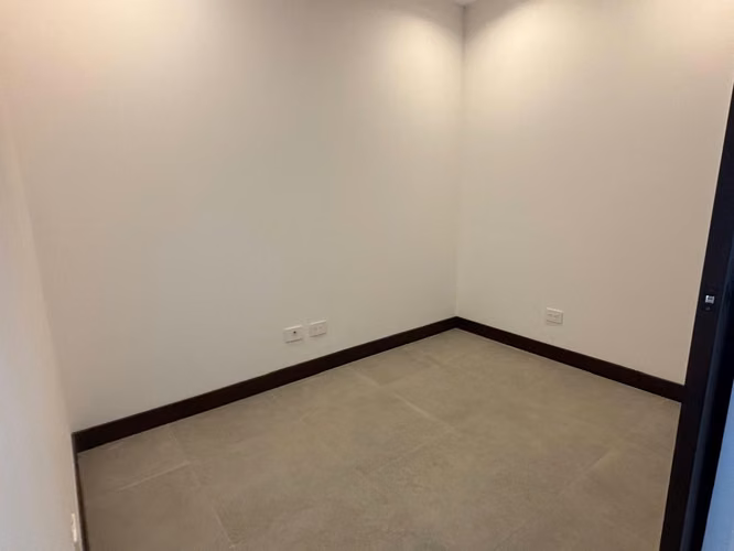 TOWNHOUSE EN ALQUILER EN ZONA 10 CON JARDIN CONDOMINIO MOLIE - Imagen 3
