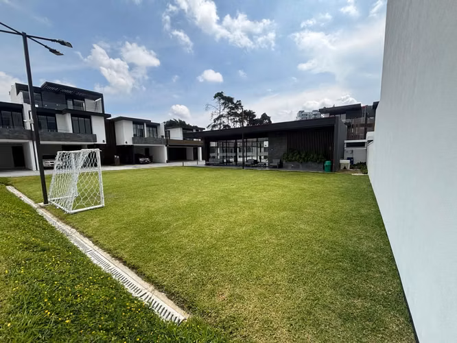 TOWNHOUSE EN ALQUILER EN ZONA 10 CON JARDIN CONDOMINIO MOLIE - Imagen 19