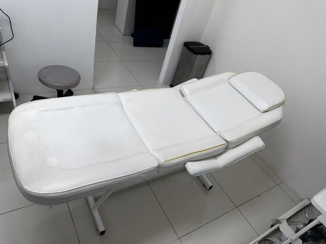 Vendo Camilla Estetica profesional color blanca - Imagen 3