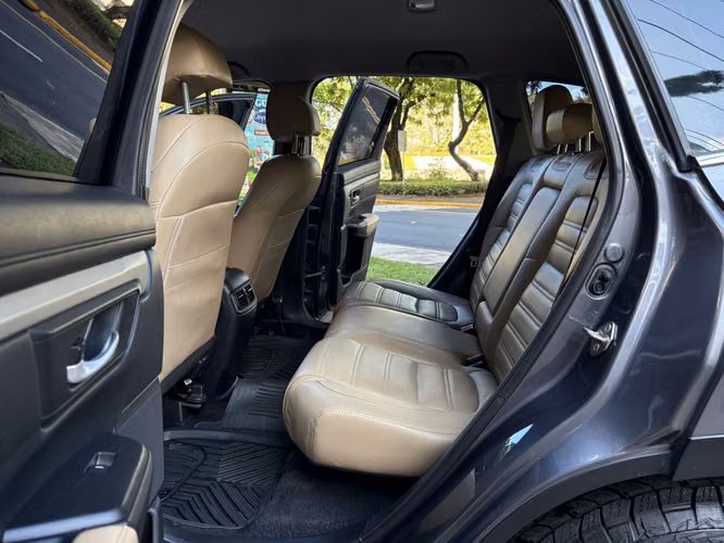 Honda CR-V LX 2WD año 2019 de agencia