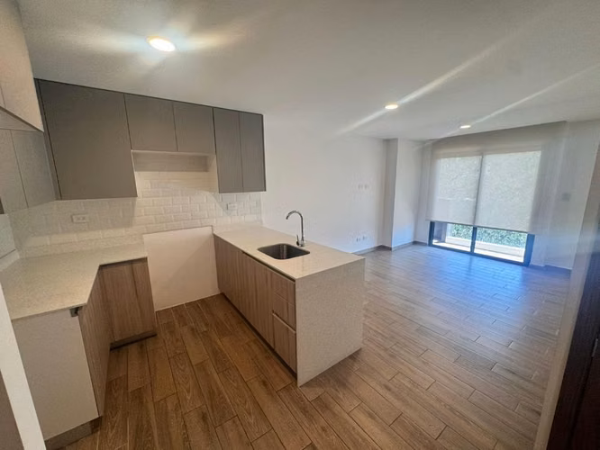 BELLO APARTAMENTO ZONA 14 PARQUE 14 BALCON CON VISTA A AVENIDA LAS AMERICAS PV - Imagen 2