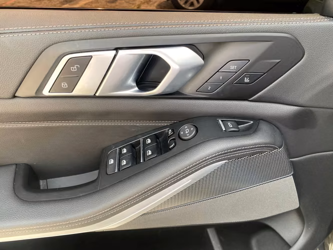 BMW X5 xDrive 40i Kit M de Agencia Modelo 2023 - Imagen 11