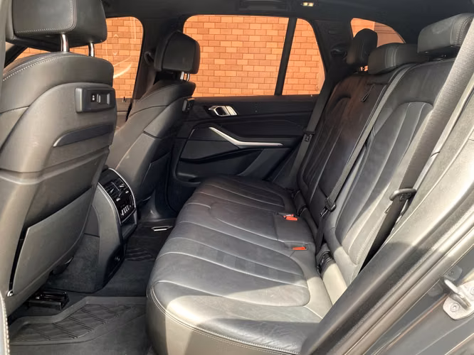 BMW X5 xDrive 40i Kit M de Agencia Modelo 2023 - Imagen 13