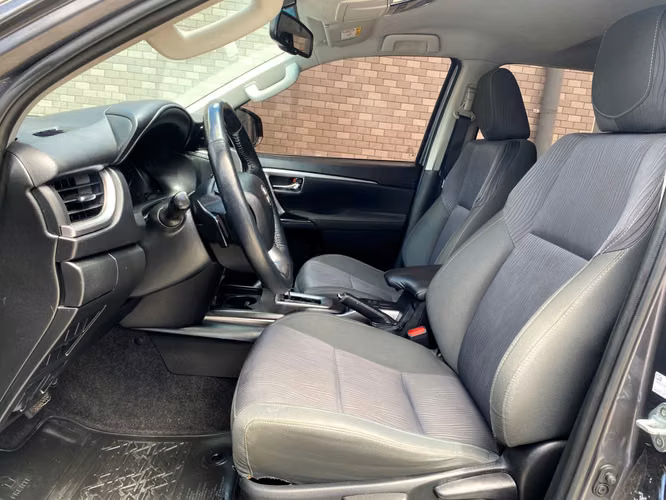 Toyota Fortuner SRV de Agencia Modelo 2024