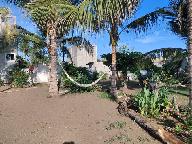 El Paredón, en Zona Hotelera | Terreno con (1) Habitación y Piscina Pequeña en Venta!