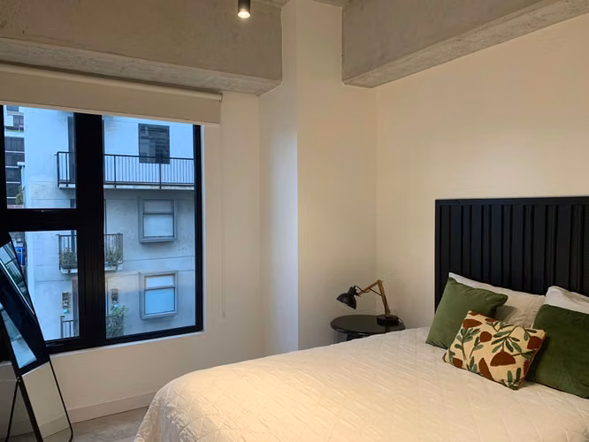 ALQUILO APTO AMUEBLADO DE 2 DORM EDIF SILK, Z 4
