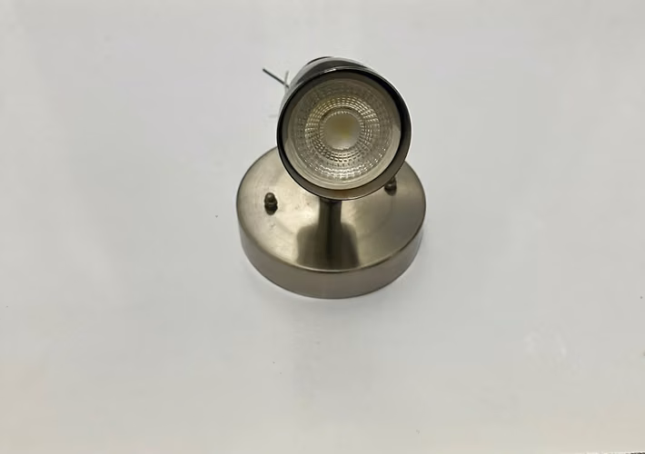 Vendo lámpara con foco multiusos - Nueva