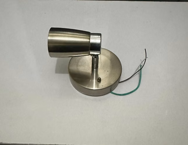 Vendo lámpara con foco multiusos - Nueva