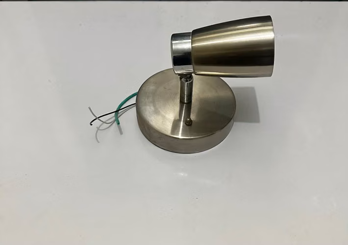 Vendo lámpara con foco multiusos - Nueva