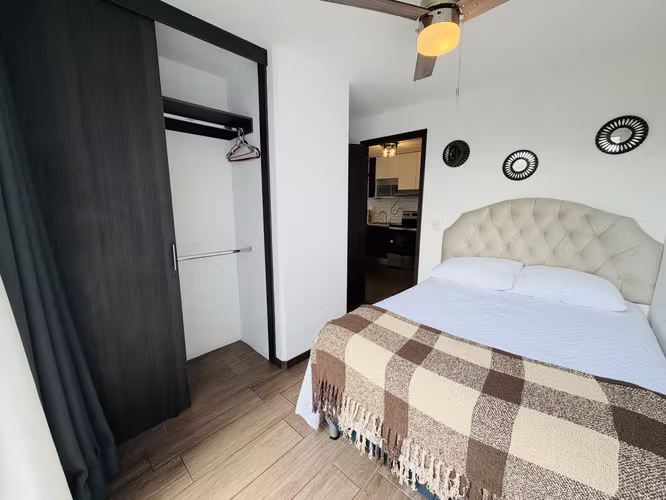 APARTAMENTO EN RENTA, EDIFICIO CONDADO 14 56 MTS2, 2 DORMITORIOS, ZONA 14