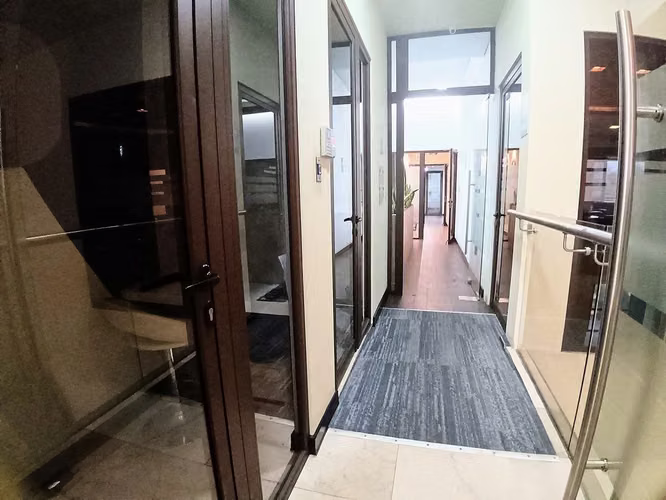 Oficina Corporativa en Zona 10  |  Piso completo  |   579m2