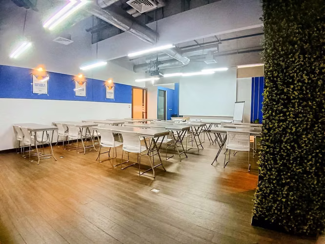 Oficina Corporativa en Zona 10  |  Piso completo  |   579m2