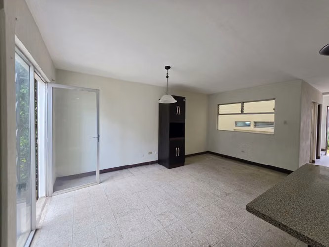 CASA DE 2 NIVELES EN VENTA EN KAMINAL JUYU II ZONA 7 GT - Imagen 4