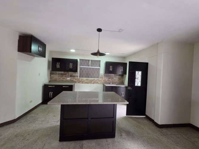 CASA DE 2 NIVELES EN VENTA EN KAMINAL JUYU II ZONA 7 GT - Imagen 3