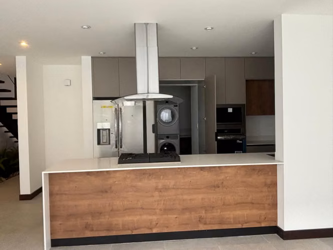 ALQUILO AMPLIO TOWNHOUSE EN MOLIE ZONA 10 - Imagen 6