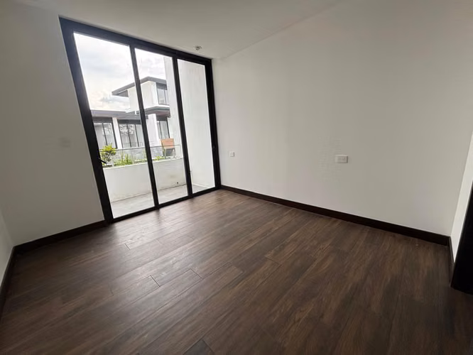 ALQUILO AMPLIO TOWNHOUSE EN MOLIE ZONA 10 - Imagen 9