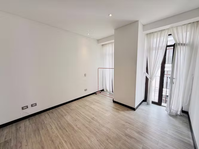 APTO AMPLIO CON BALCÓN 2 HAB/ RENTA LIRIOS DE CAYALÁ Z.16