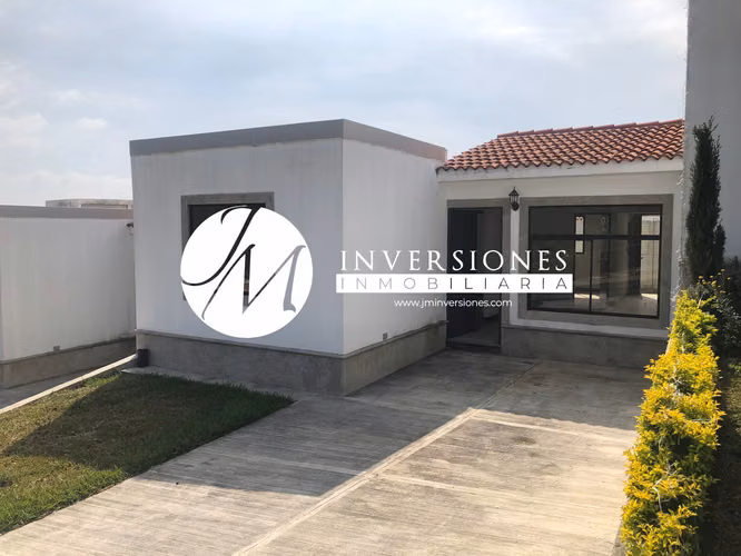 Casa en Venta de 3 Dormitorios en Carretera a El Salvador