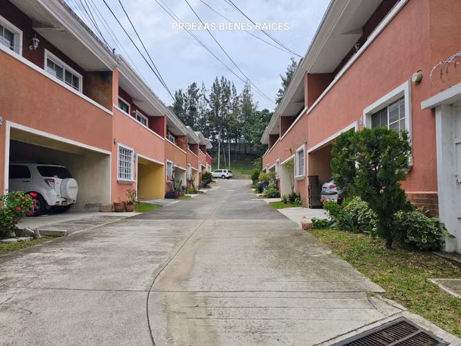km 19.5 interAmerican road, immediate to San Cristobal, house for sale