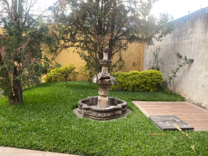 Casa Colonial de Lujo en Venta en Jocotenango | Gran Jardín y Cerca de Antigua - Imagen 3