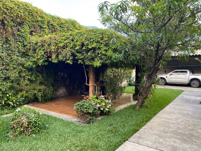 Casa Colonial de Lujo en Venta en Jocotenango | Gran Jardín y Cerca de Antigua - Imagen 8