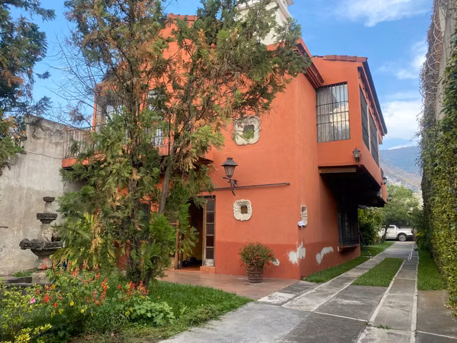 Casa Colonial de Lujo en Venta en Jocotenango | Gran Jardín y Cerca de Antigua - Imagen 6