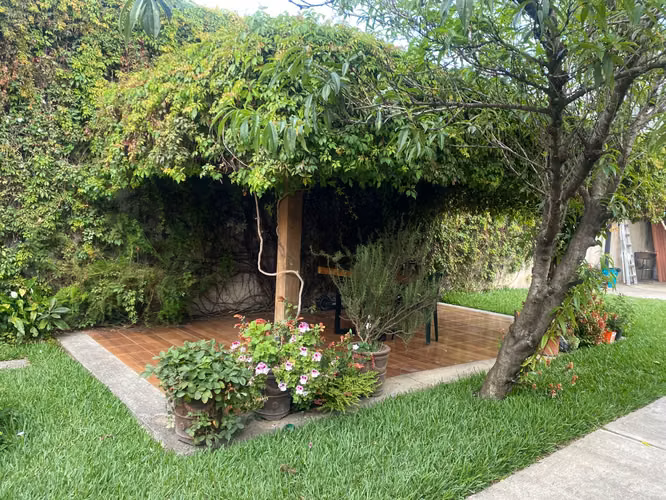Casa Colonial de Lujo en Venta en Jocotenango | Gran Jardín y Cerca de Antigua