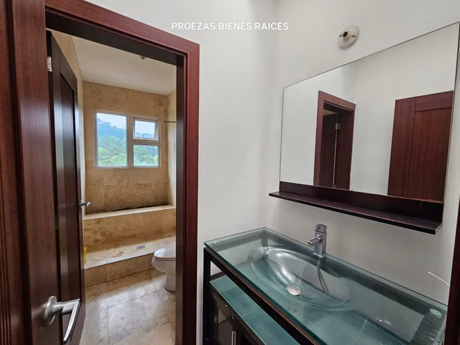Km 10.5, Carretera a El Salvador, Vistalvalle, casa en venta.
