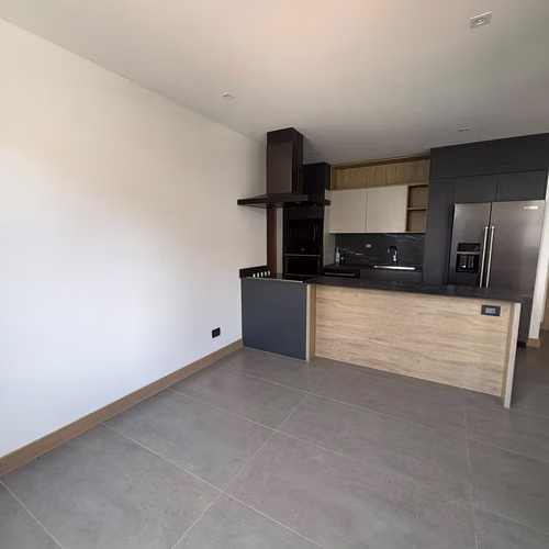APARTAMENTO EN RENTA EN ZONA 14 CON BALCON - TORRE VERTIC - Imagen 9