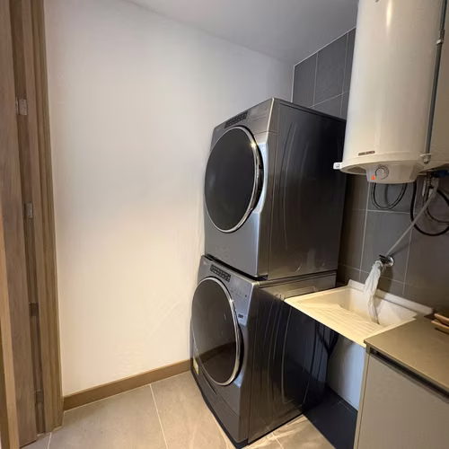 APARTAMENTO EN RENTA EN ZONA 14 CON BALCON - TORRE VERTIC - Imagen 7