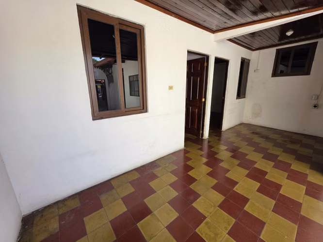 CASA /LOCAL EN RENTA EN ANTIGUA  GUATEMALA