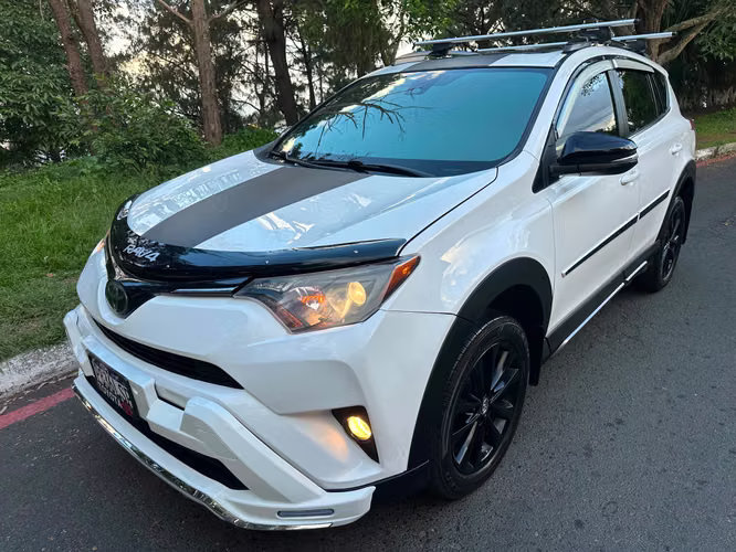 TOYOTA RAV4 4X4 2018 ADVENTURE, no chocada, todas sus bolsas de aire, recién ingreso.