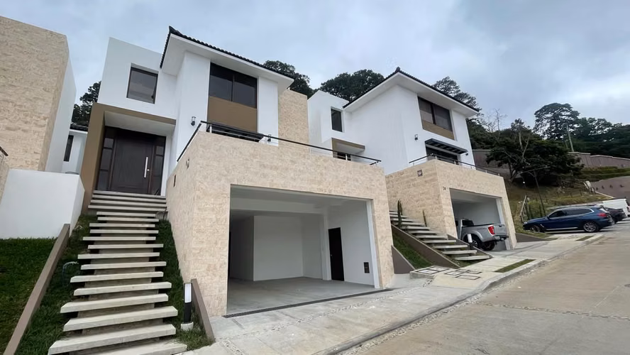 Casa en Alquiler en Condomninio Lomas de San Isidro zona 16