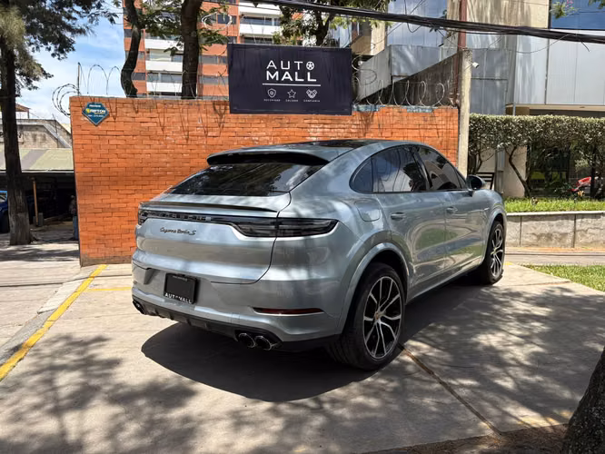 Porsche Cayenne Turbo S E-Hibrid de agencia Blindada año 2023