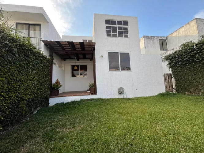 San Cristóbal, entrada Santa Barbara alquilo amplia casa excelente estado, contàctenos 