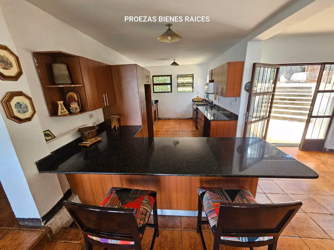 Casa con vista al lago de Amatitlan, venta, Santa Elena Barillas
