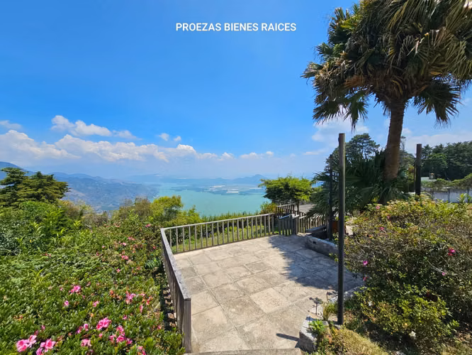 Casa con vista al lago de Amatitlan, venta, Santa Elena Barillas