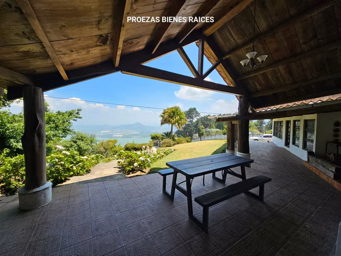 Casa con vista al lago de Amatitlan, venta, Santa Elena Barillas