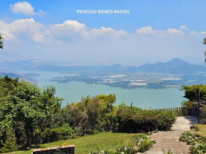 Casa con vista al lago de Amatitlan, venta, Santa Elena Barillas