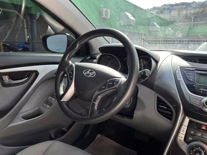 HYUNDAI ELANTRA GLS 2013 Financiamiento privado