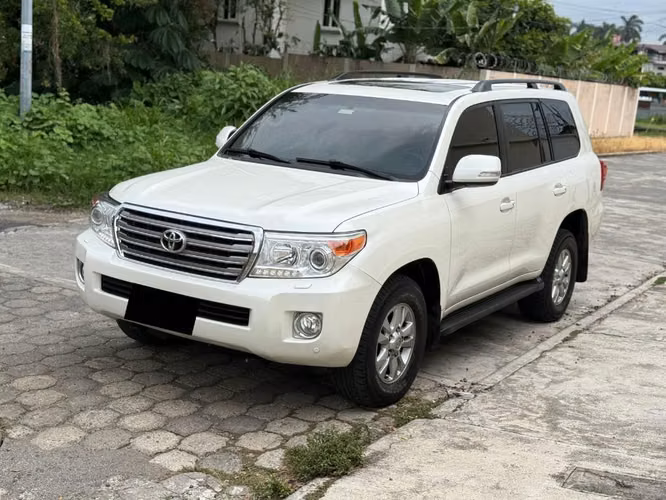TOYOTA LAND CRUISER CORONELLA VX DIESEL AUTOMÁTICA RÉCORD AGENCIA