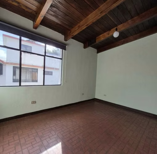 Apartamento tipo townhouse en renta zona 15. - Imagen 12