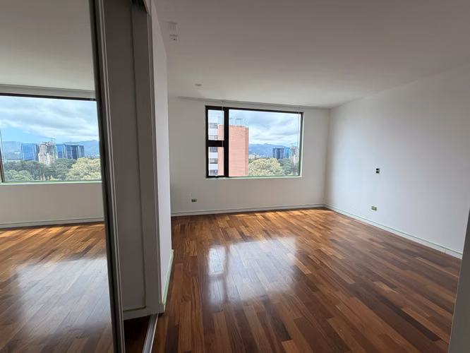 APARTAMENTO AMPLIO EN RENTA EN ZONA 10 EDIFICIO LUCCA CON O SIN MUEBLES