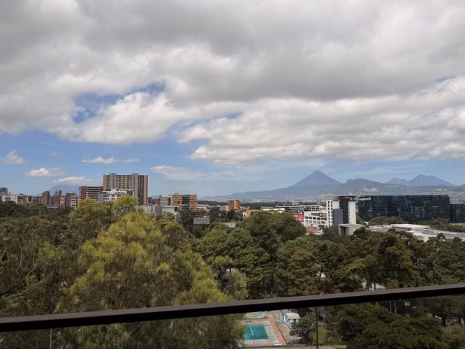 APARTAMENTO AMPLIO EN RENTA EN ZONA 10 EDIFICIO LUCCA CON O SIN MUEBLES