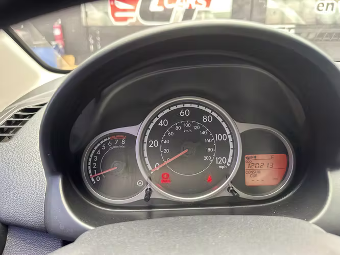 Mazda 2 Touring 2014 Mecánico importado - Imagen 9