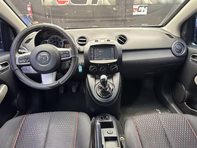 Mazda 2 Touring 2014 Mecánico importado - Imagen 8