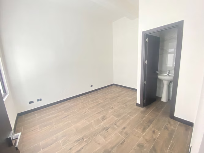 APARTAMENTO EN ALQUILER PARA ESTRENAR EN ZONA 1 AVENIDA ELENA CON PATIO