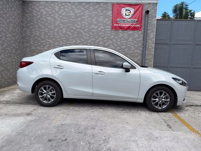 Mazda 2 de Agencia Modelo 2024